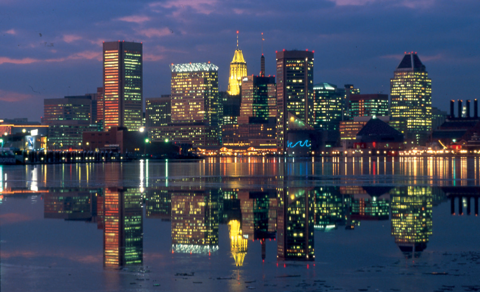 Fourth_July_baltimore_InnerHarbor_at_night