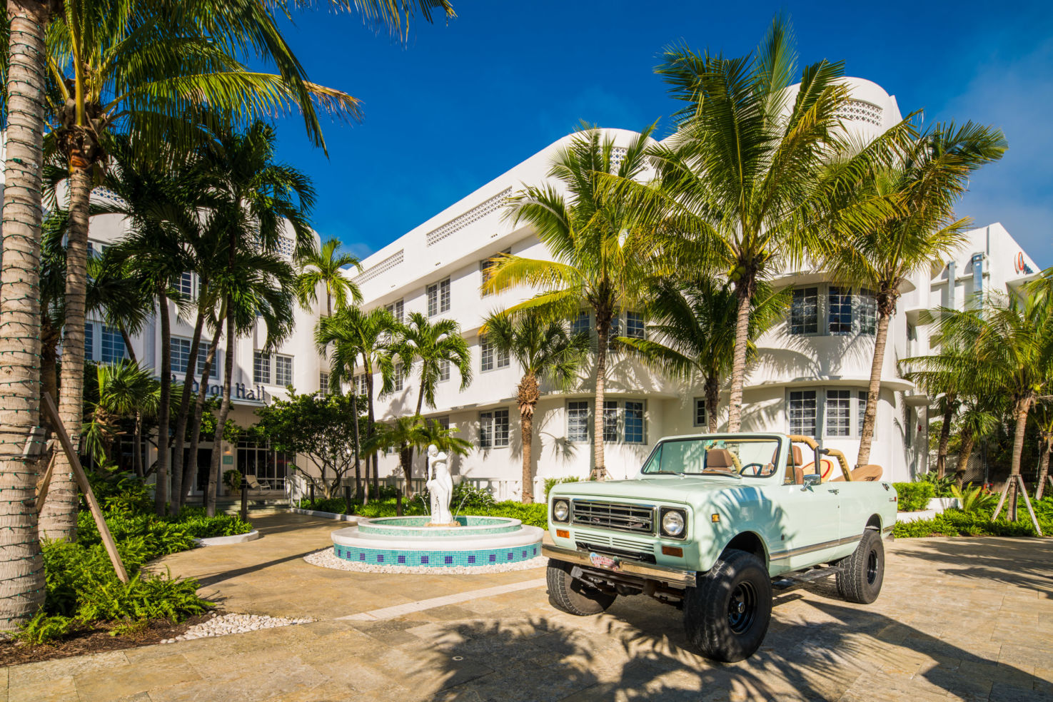 The Hall hotel, Sunny's, Miami, Florida
