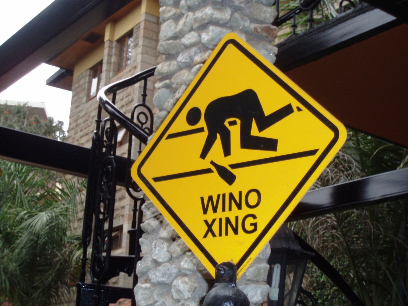 Wino crossing sign