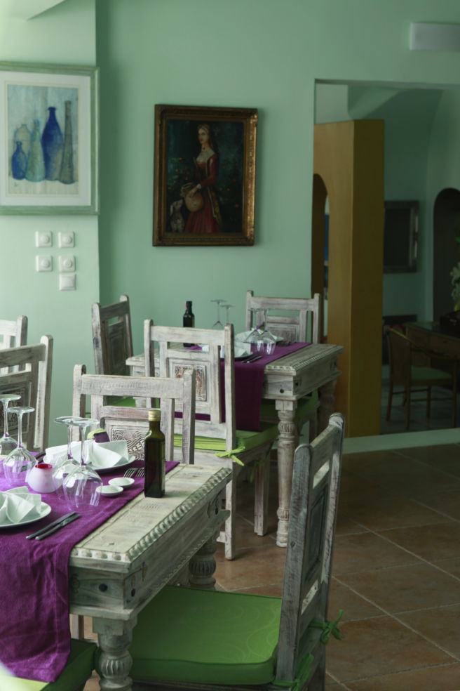 Greece_photo-essay_Santorini_restaurant