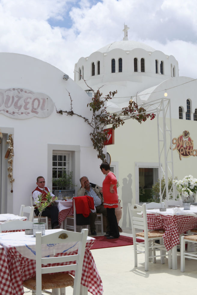 Greece_photo-essay_Santorini_taverna