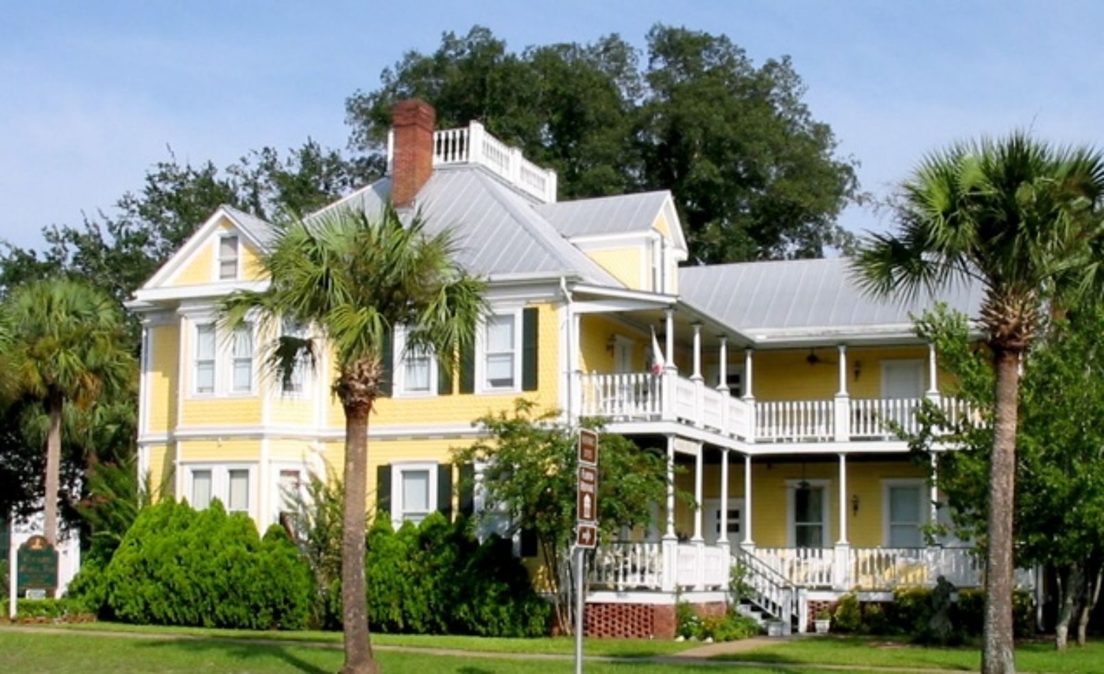 Coombs House Inn Exterior