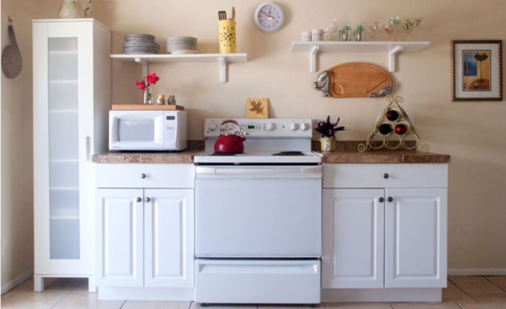 Mango Street Inn kitchenette