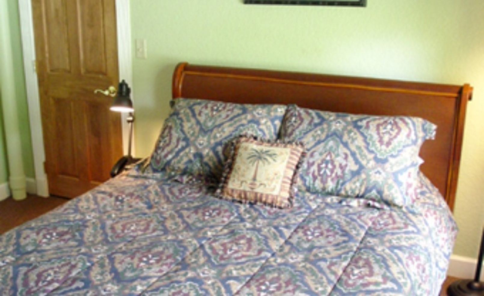 The Peninsula Inn & Spa room