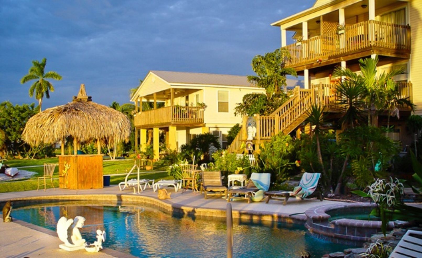 Pool at Sun and Moon Inn