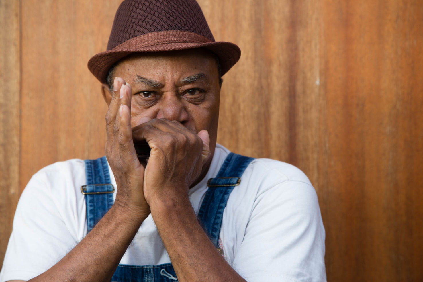 Musician Shaw before his regular show at Cliff Bell’s. Housed in a downtown building designed by architect Albert Kahn, the dazzling bar opened in 1935 and closed 50 years later. It reopened in 2005 and offers live jazz and blues music and a full menu.