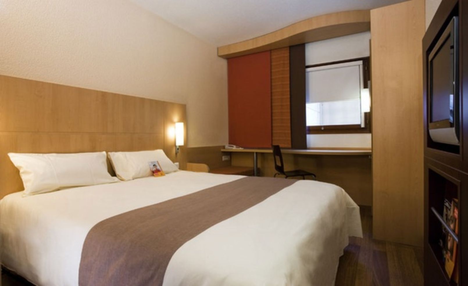 Ibis Hotel room