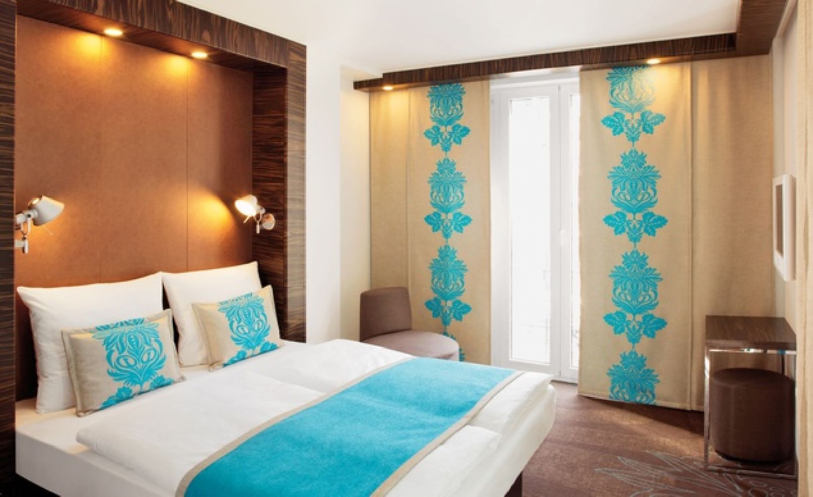 Motel One room