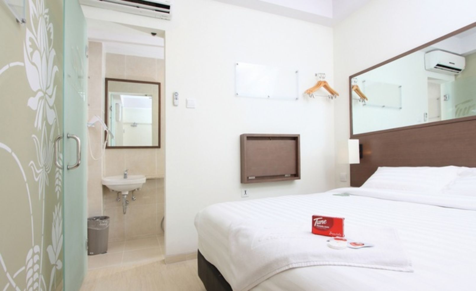 room at Tune Hotel