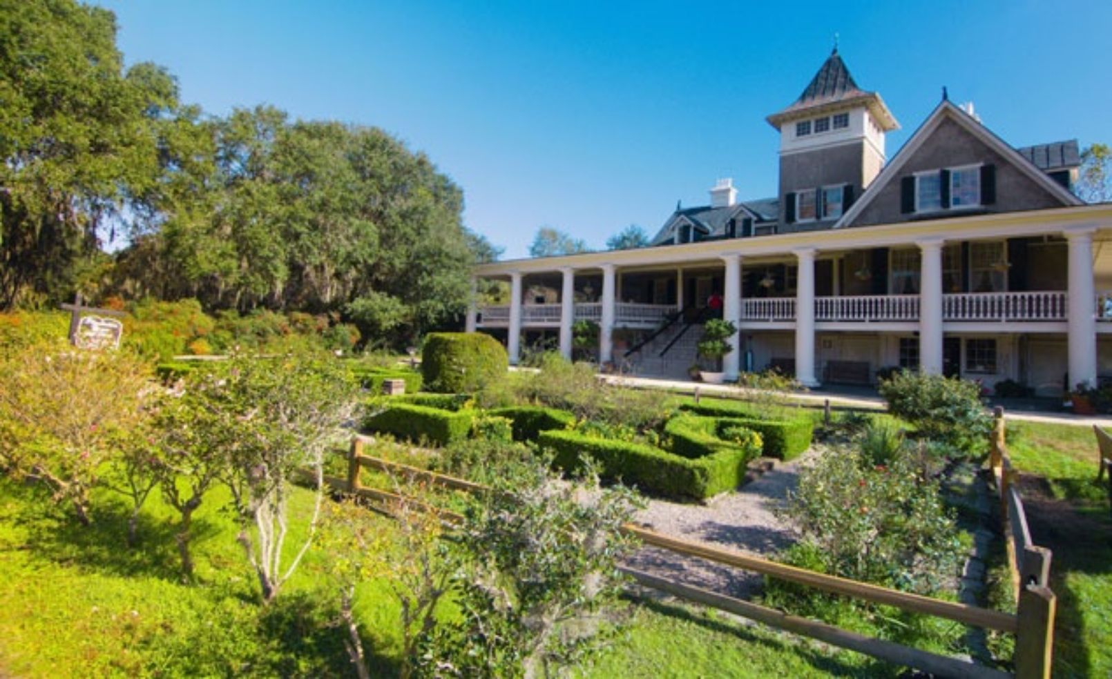 Magnolia Plantation house