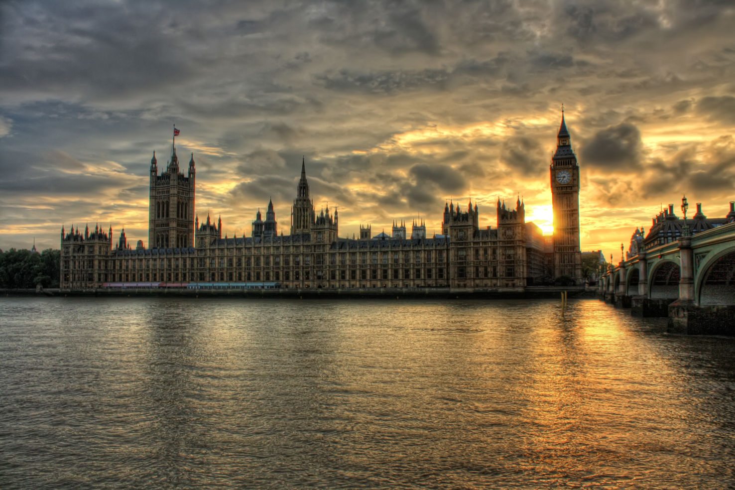 Sunset over London's Westminster Abbey and Big Ben