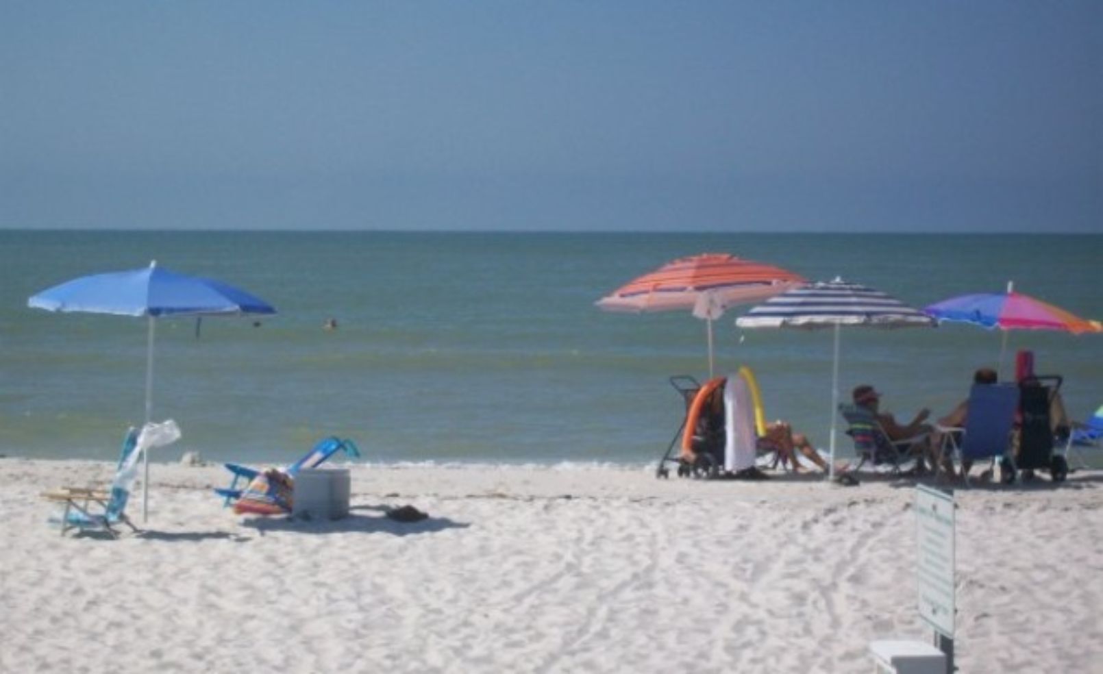 naples-florida-umbrellas-on-the-beach