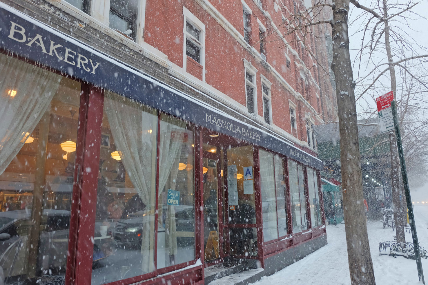 NYC's famous Magnolia Bakery