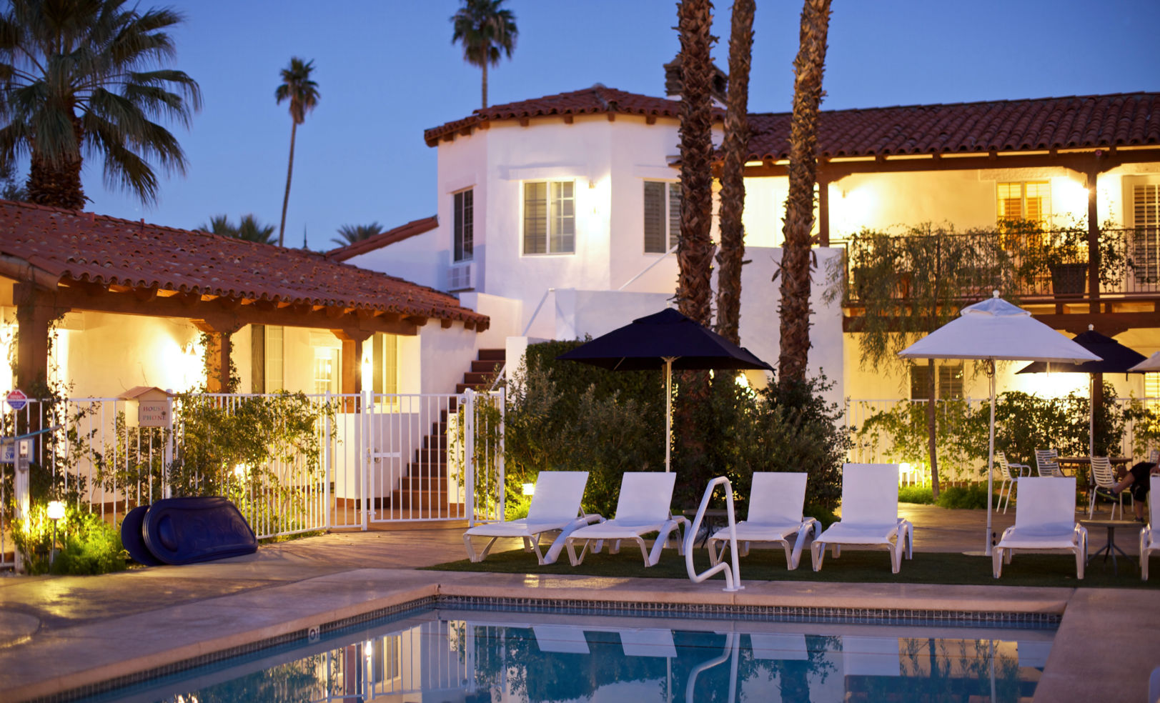Palm-Springs_hotels_Alcazar-Hotel_pool