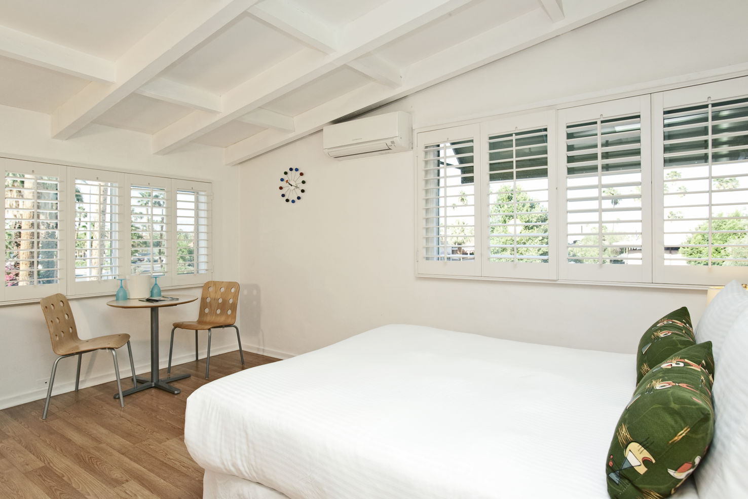 Palm-Springs_hotels_Del-Marcos_room