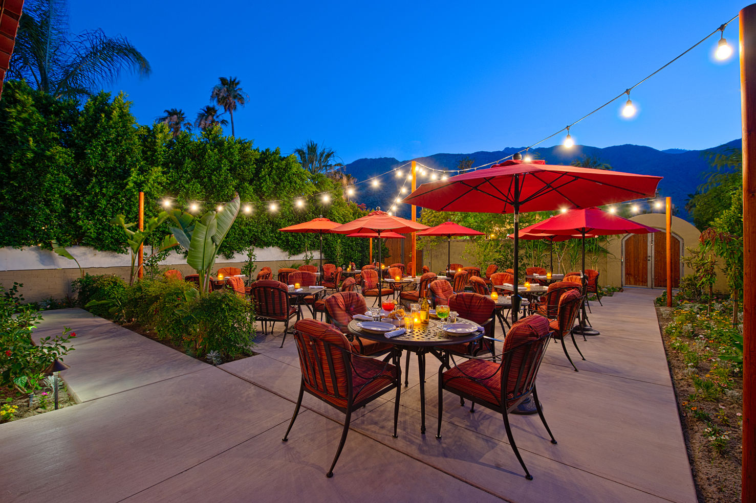 Palm-Springs_hotels_Los-Arboles_restaurant