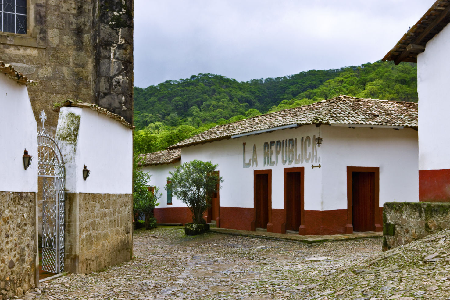 cobblestone streets San Sebastian del Oeste