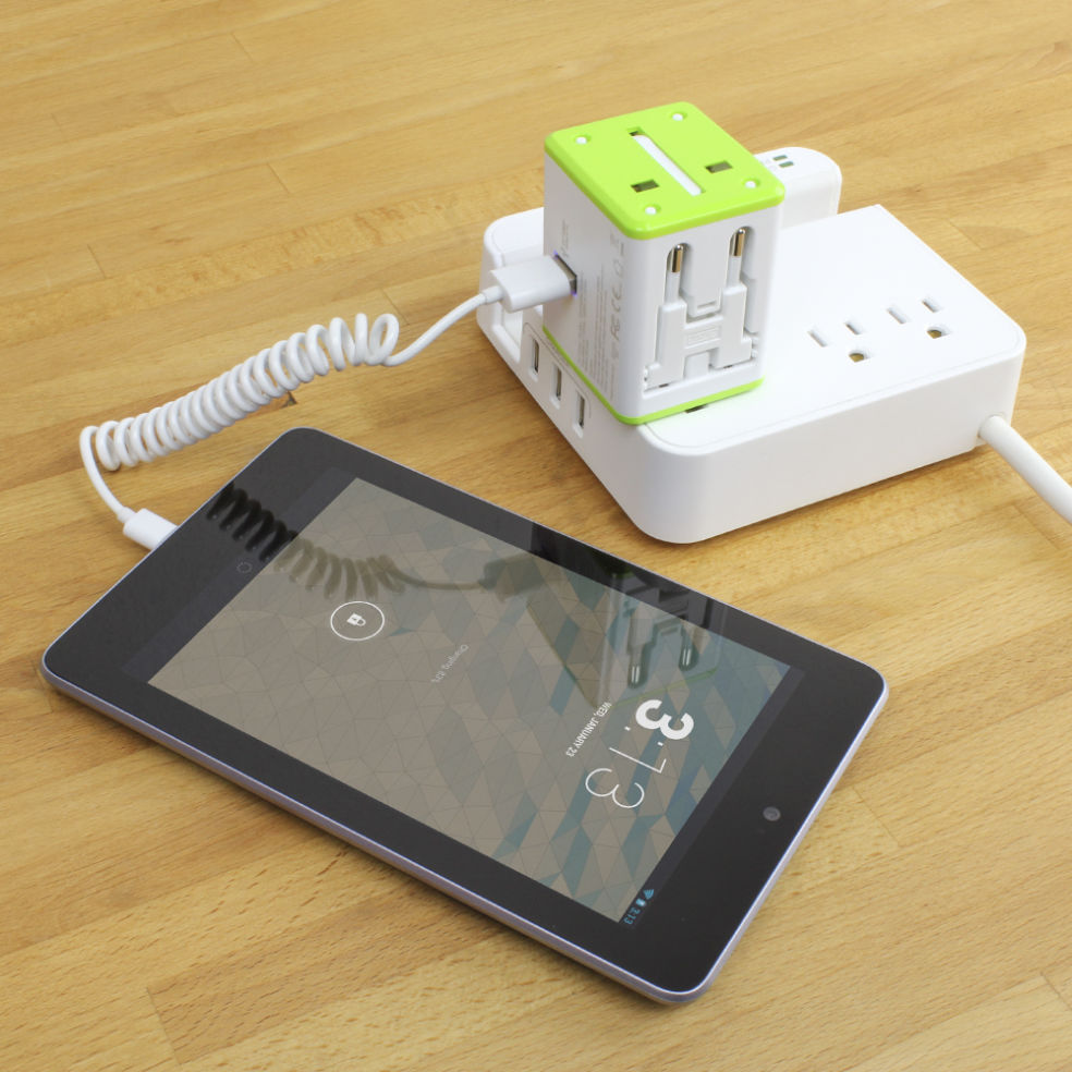 Satechi Smart Travel Router & Adapter