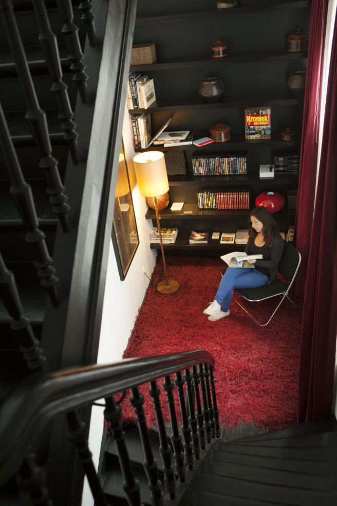 Reading in hotel M0851 in the common space/library/reading room