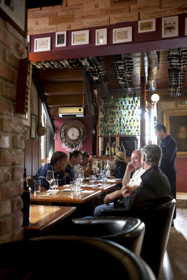 Port wine tasting at Vinologia, Porto