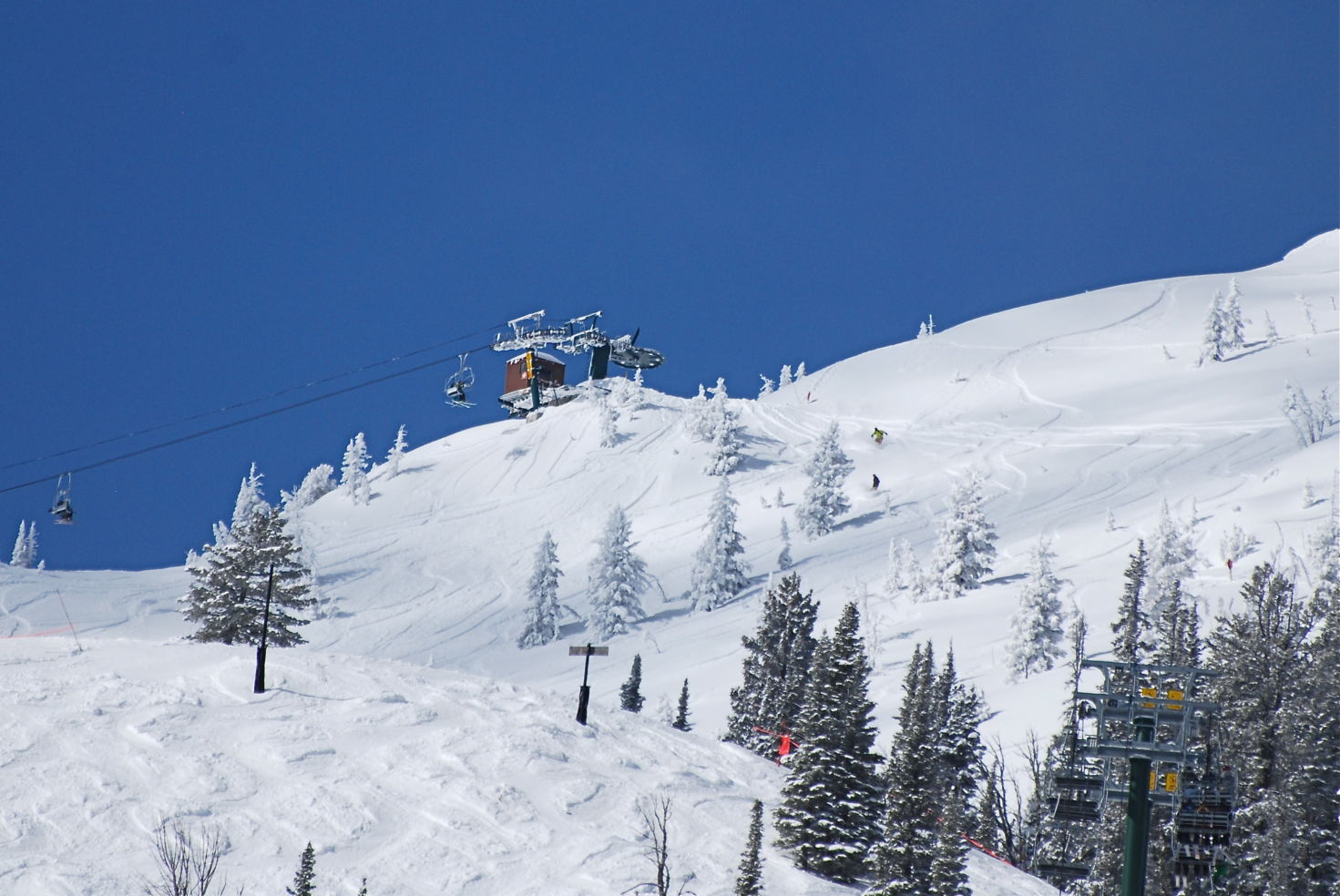 Ski-Resorts_Bridger-Bowl_chairlift