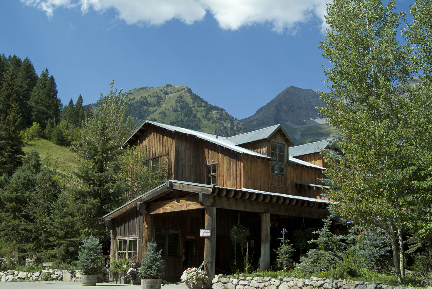 Ski-Resorts_Sundance_lodge