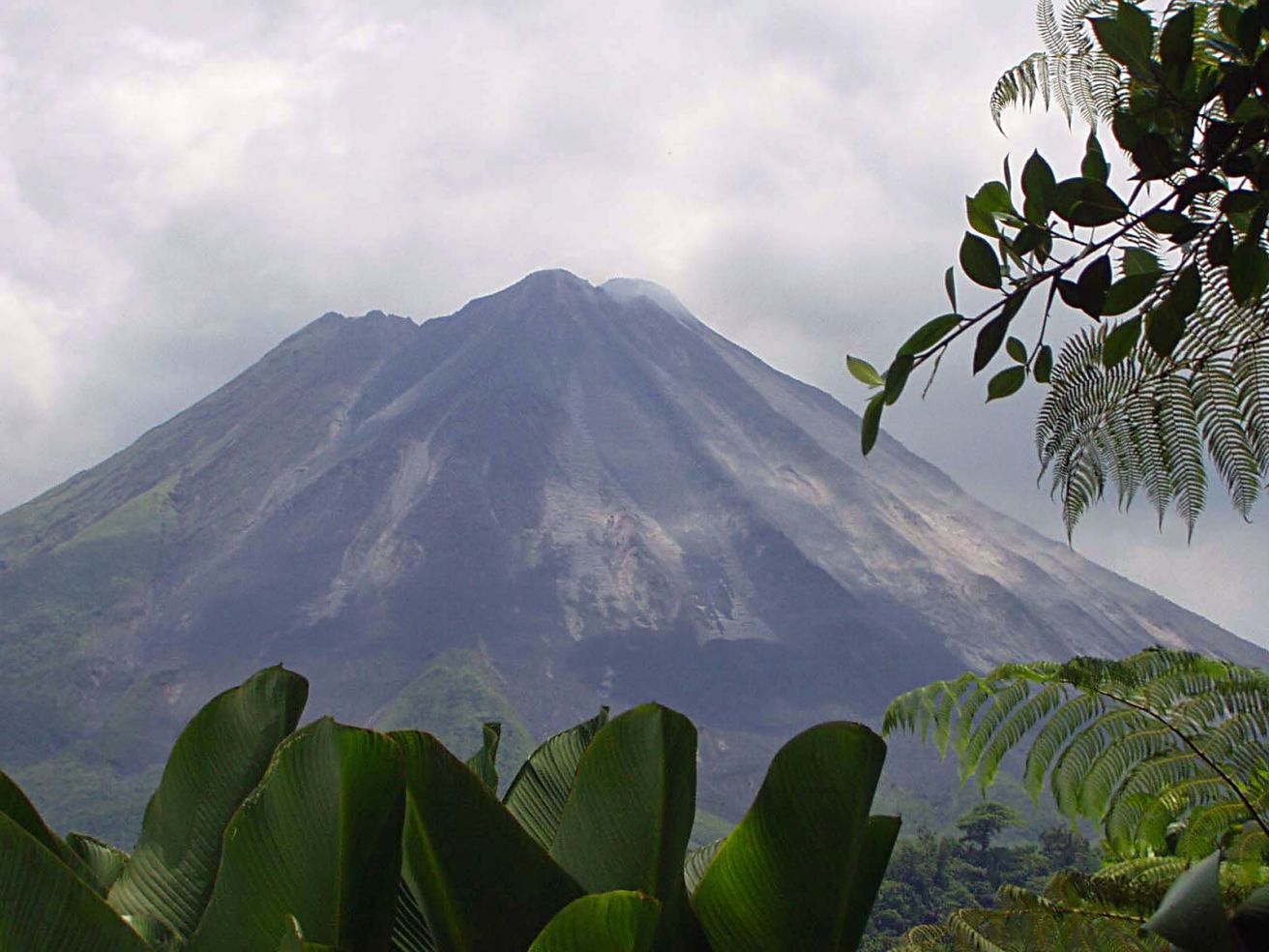 Smoking arenal volcano