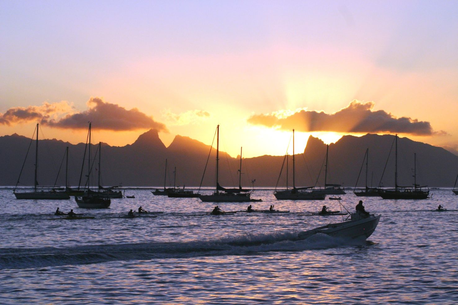The blue waters of Moorea, French Polynesia