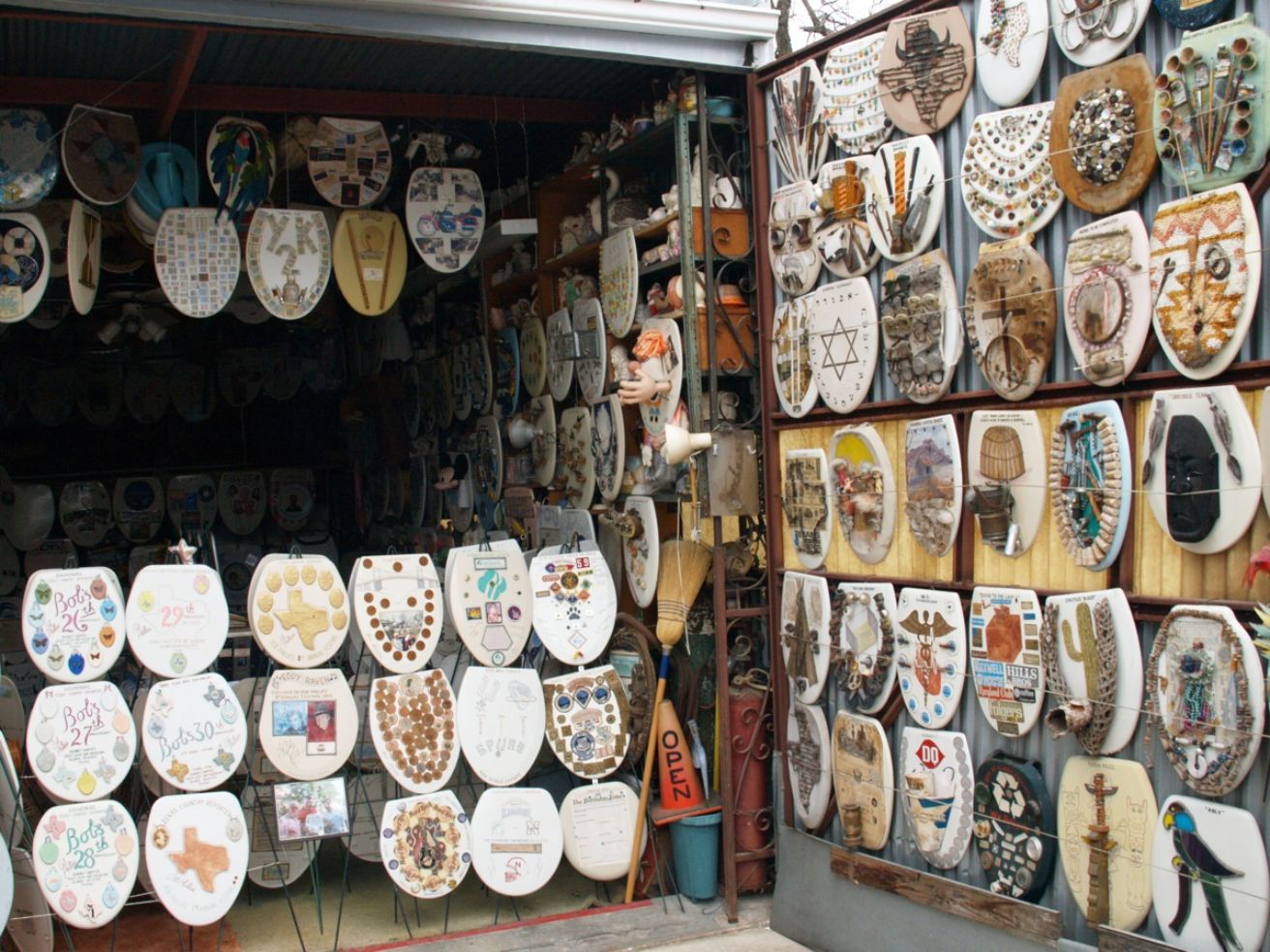 Barney Smith's Toilet Seat Art Museum, San Antonio, Texas