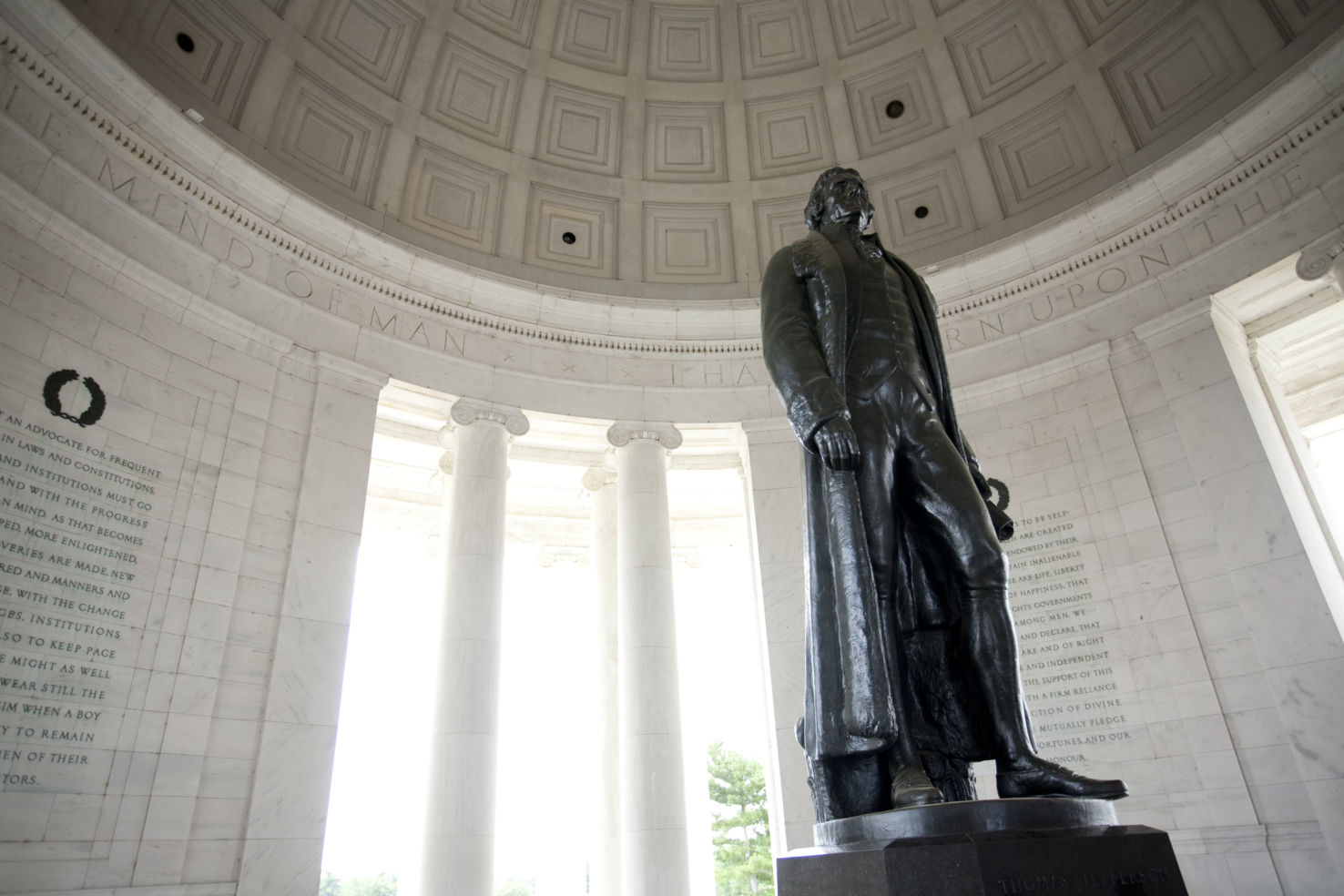 Horizontal photograph of the statue of Thomas Jefferson in the Jefferson memorial in Washington DC.