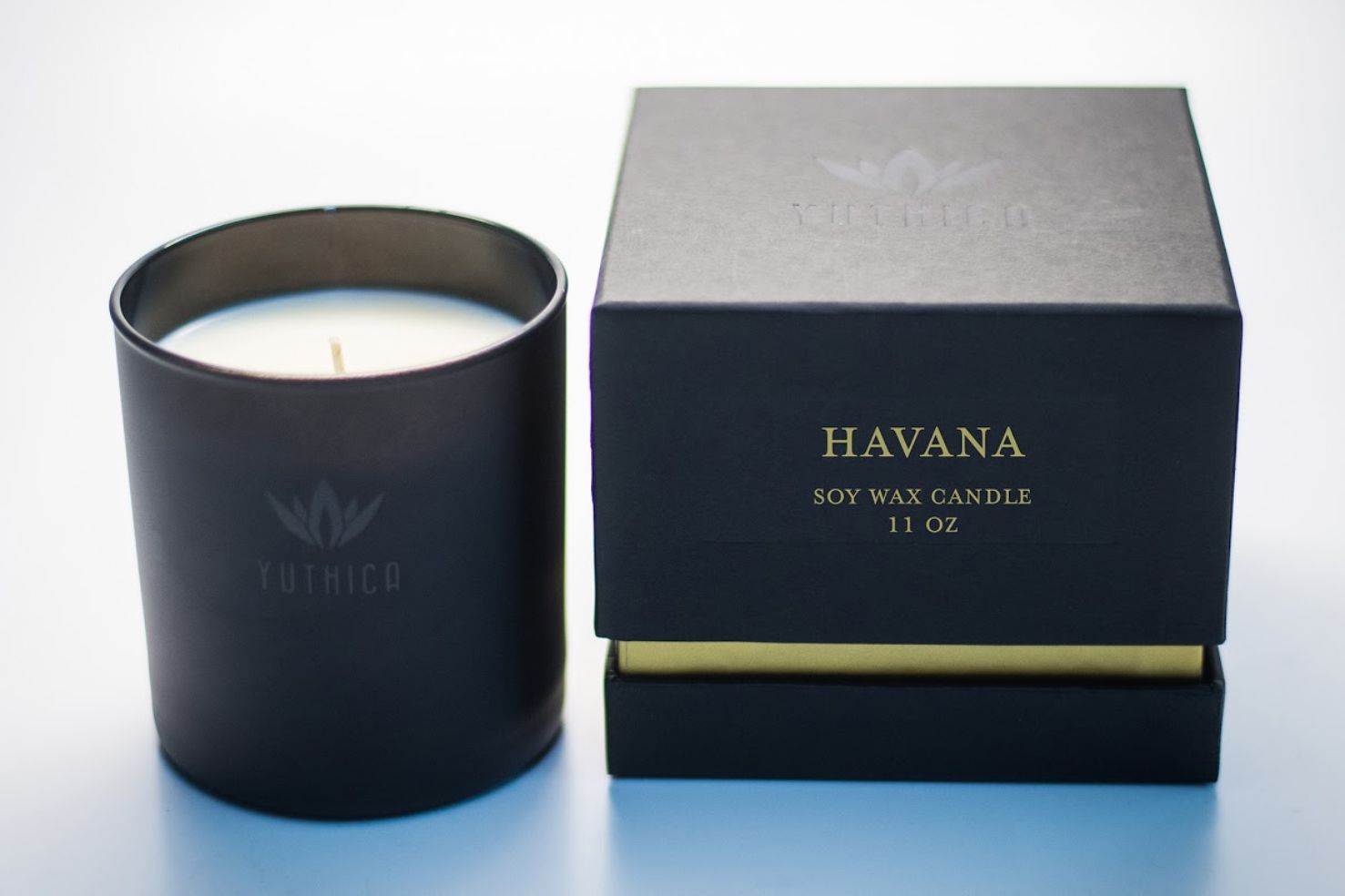 woman's gear travelogue candles 2