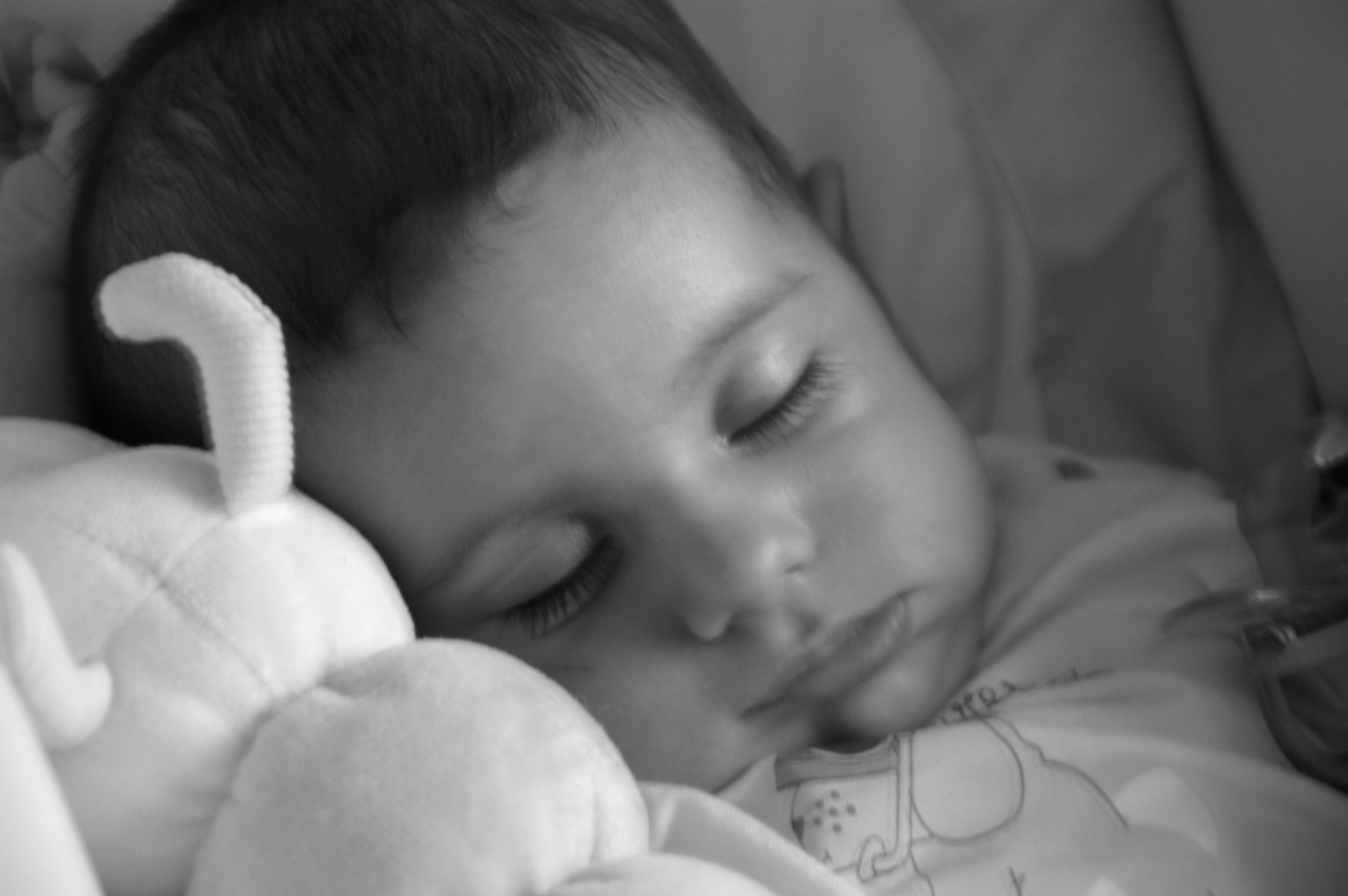 kid-sleeping