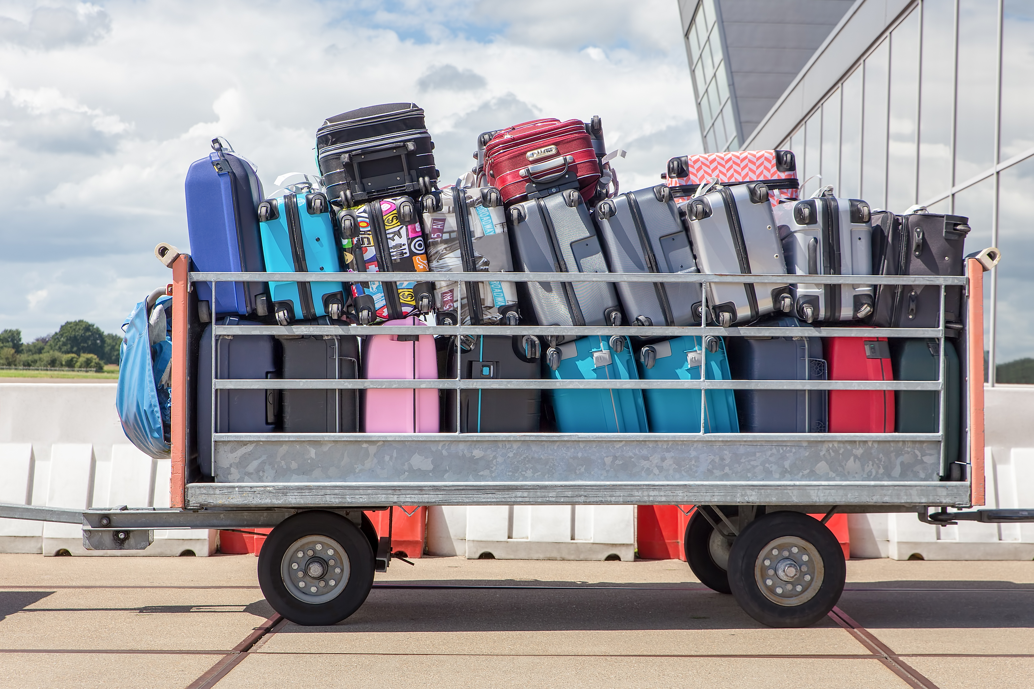 luggage-cart-airport.jpg?mtime=20180710124541#asset:102444